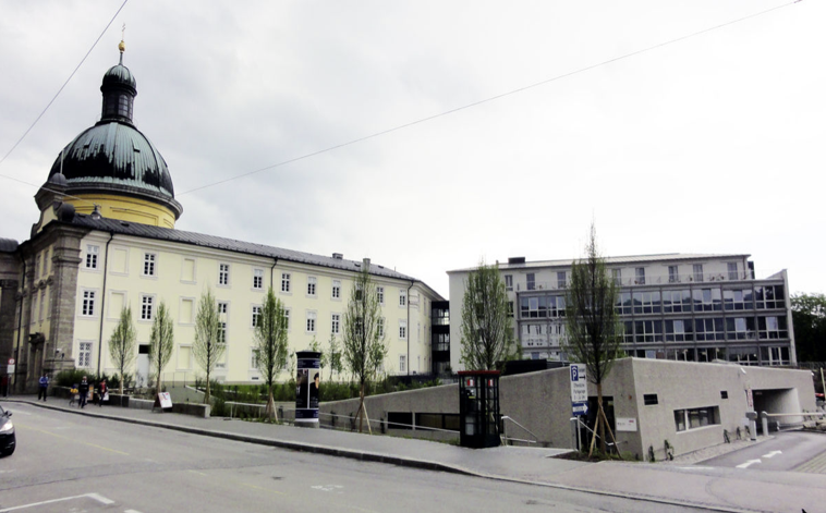 Krankenhaus Barmherzige Brüder Salzburg: Aufzugsverlängerung Tiefgarage, neuer Haupteingang